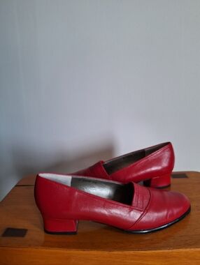 Ros Hommerson Classic Red Leather Low Heel Pumps  Women's Size 8M